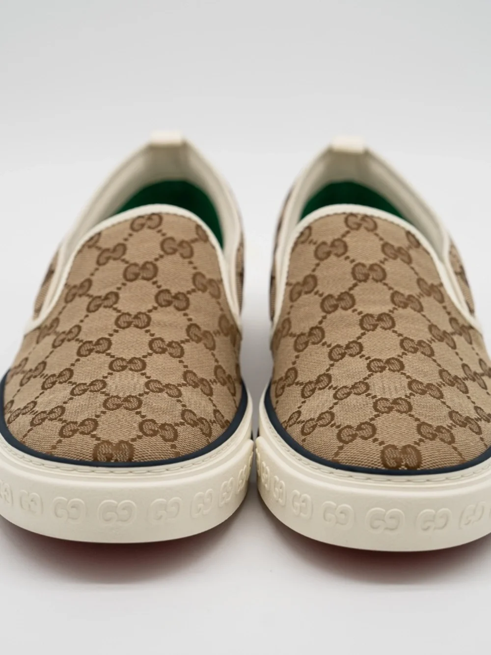 size 12G 12.5 US Gucci GG Supreme Loafers Sneakers Slip On Tennis Beige White - Picture 2 of 10